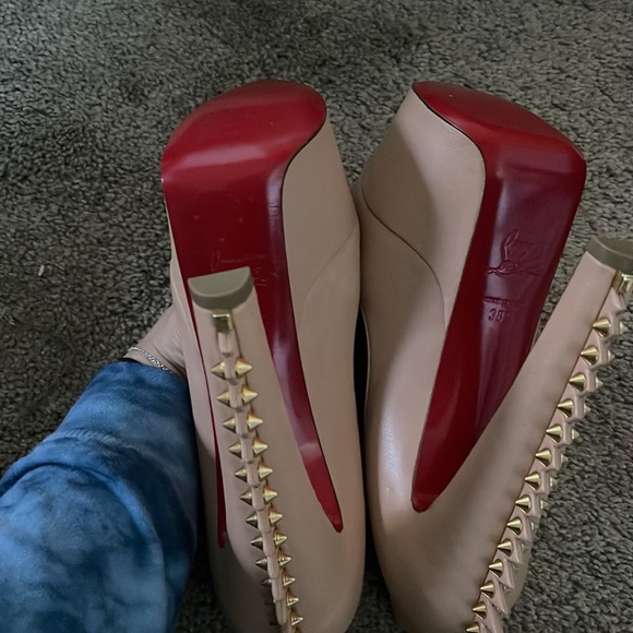 Spiked back heels - Picture 3 of 4